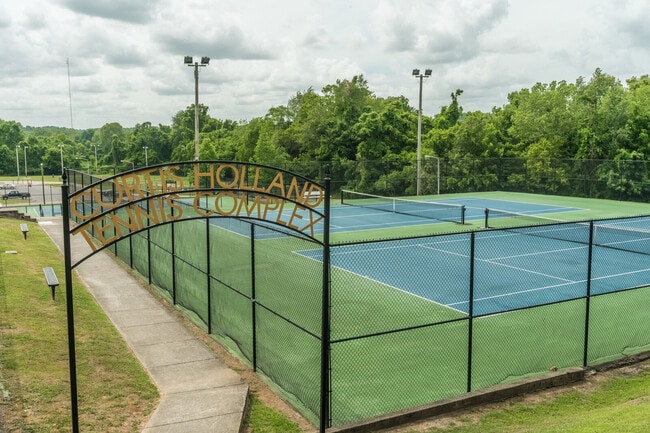 Building Photo - 305 Connell St