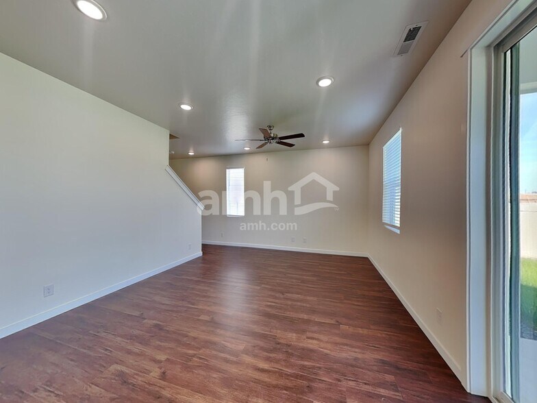 Building Photo - 9412 W Shumard St