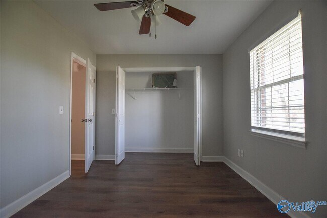Building Photo - 109 Cove Crest Dr