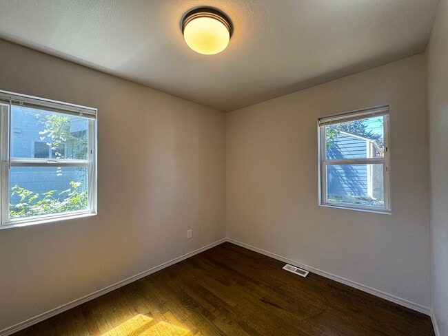 Building Photo - 3 Bedroom In East Tacoma!