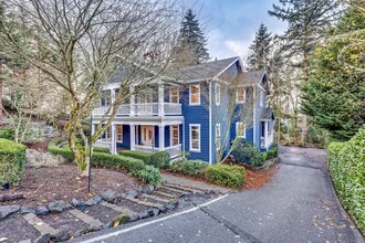 Building Photo - Beautiful Spacious Bainbridge Home