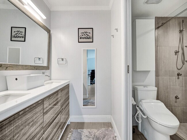 Building Photo - 1101 River Reach Dr