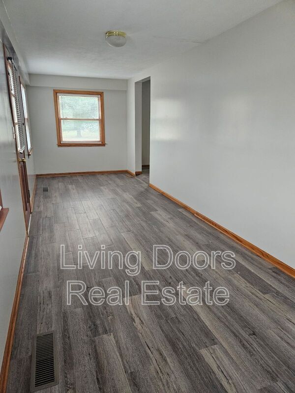 Building Photo - 621 S Union Ave