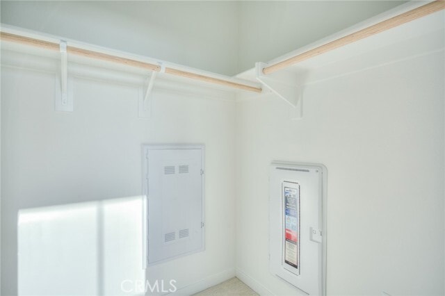 Building Photo - 5999 Huntington Dr