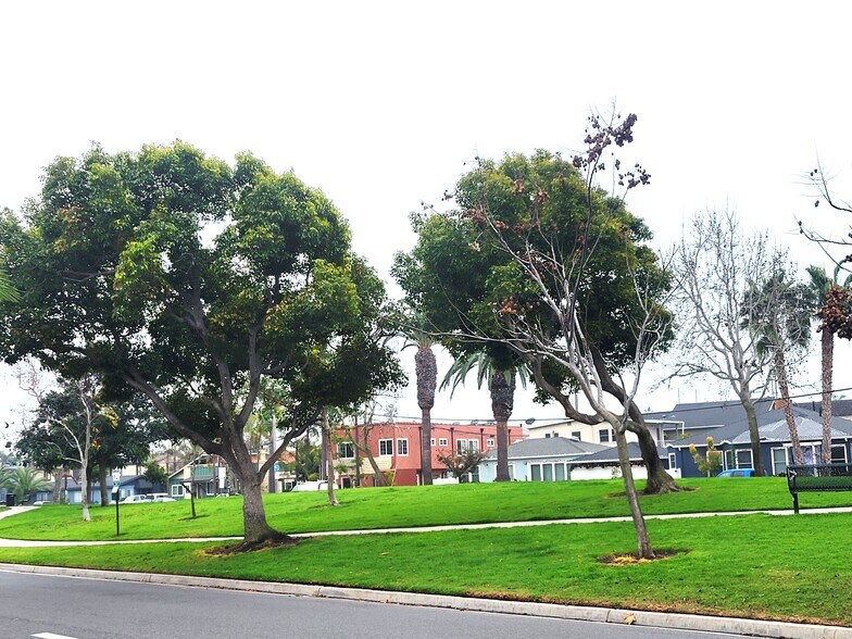 Building Photo - 211 13th St