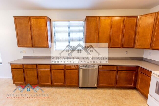 Building Photo - 1247 S Emmett Dr