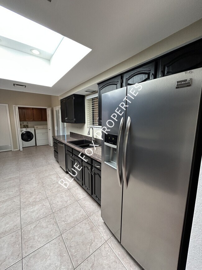 Building Photo - 6601 E Vía Cedri