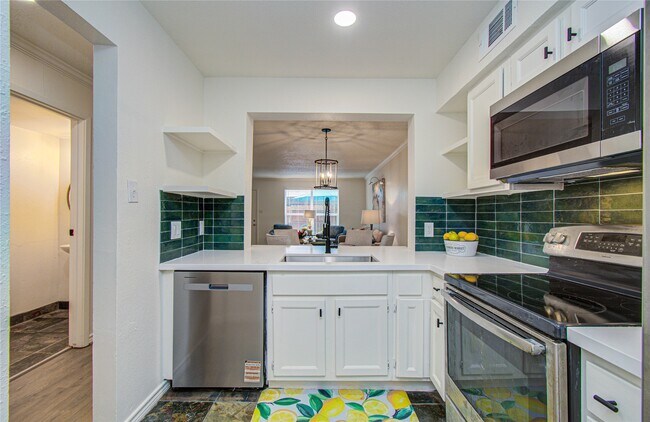 Building Photo - 15309 Kingfield Dr