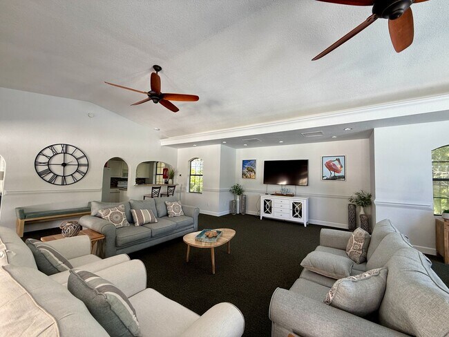 Building Photo - 3 bedroom, 3 bath Luxury Living Along the ...