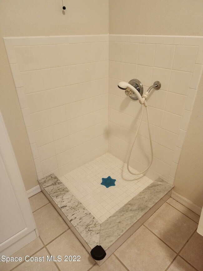 Building Photo - 220 Northgrove Dr