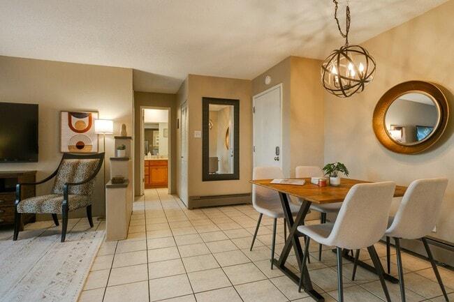 Building Photo - 159 K Calle Ojo Feliz