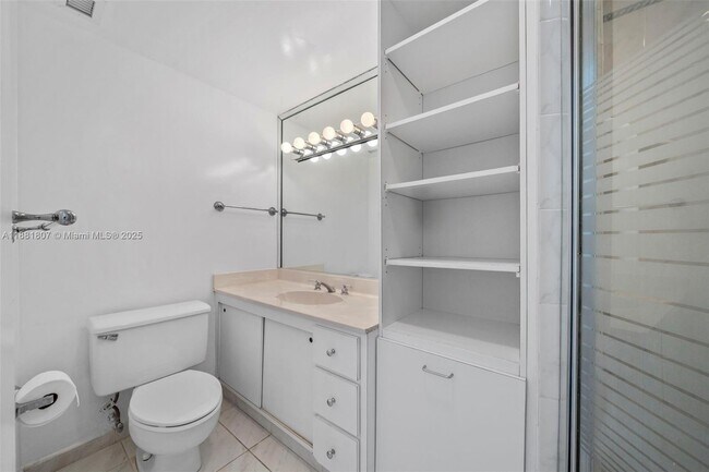 Building Photo - 300 Bayview Dr