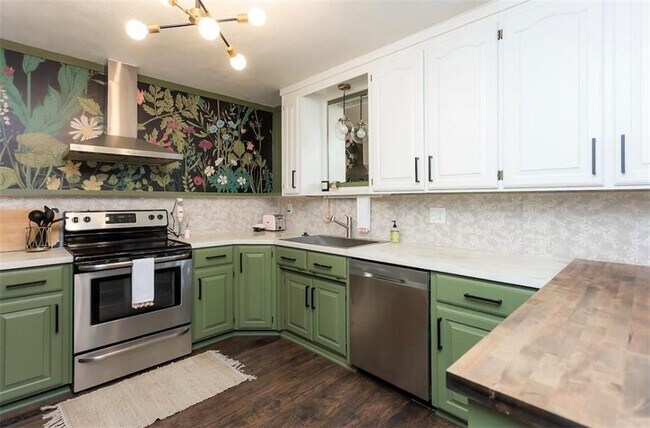 Building Photo - 6 Lambeth Cir