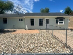 Building Photo - 84 Rose Dr