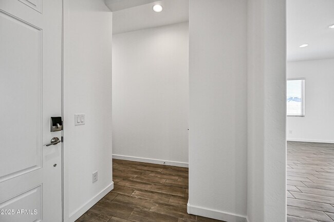 Building Photo - 14913 W Cottontail Ln