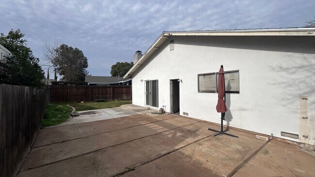 Building Photo - 1505 Bandera Ln