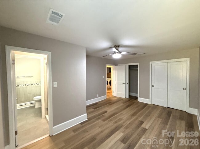 Building Photo - 833 Mohigan St