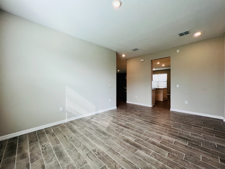 Building Photo - 3902 Rose Mallow Dr