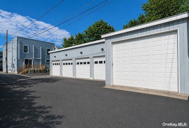 Building Photo - 156 Jefferson Ave