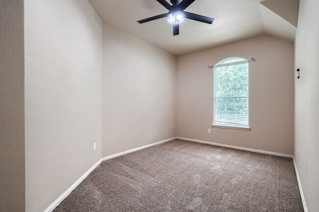 Building Photo - 5 Bedroom Home with Brand-New Carpet in Grayhawk | 3-Car Garage | Frisco ISD | Game Room