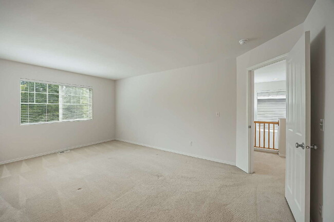 Building Photo - GATED COMMUNITY OF VERONA in LAKELAND HILLS!