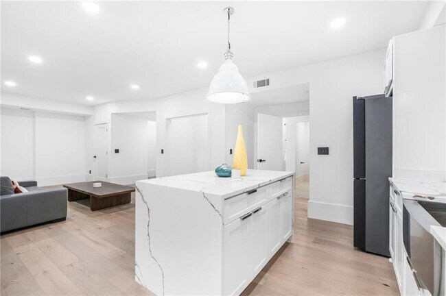 Building Photo - 507 Karen Ln