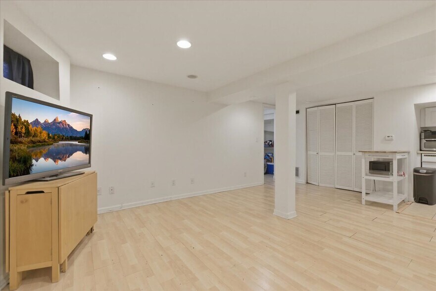 Building Photo - 3716 N Wayne Ave