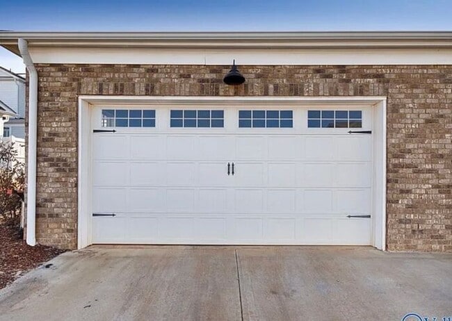 Building Photo - Pre-leasing for an April Move in-TOWN MADISON