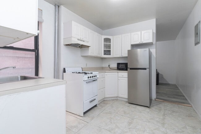 Building Photo - 215 B E 95th St