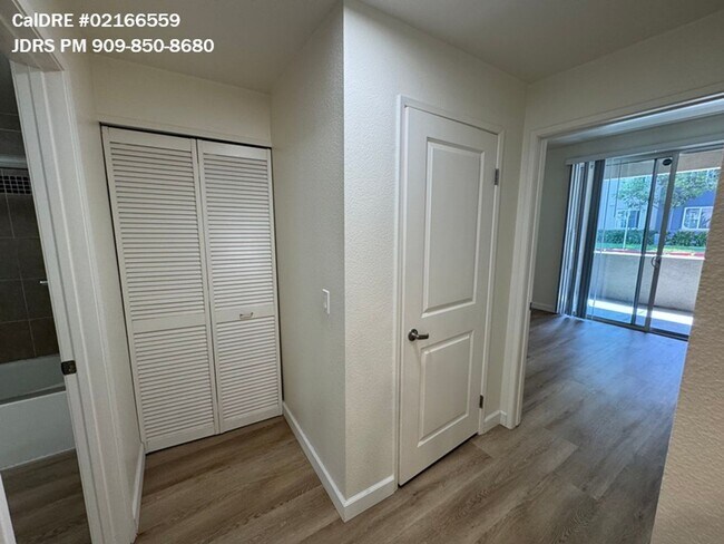 Building Photo - 1106 Scholarship