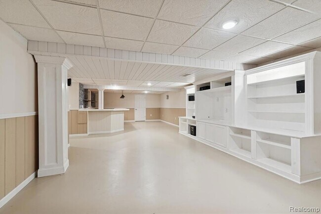 Building Photo - 48551 Oak Bridge Dr