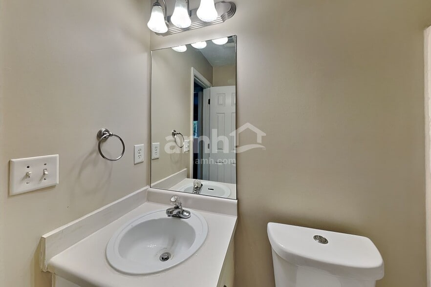 Building Photo - 4422 Keenly Valley Dr NE