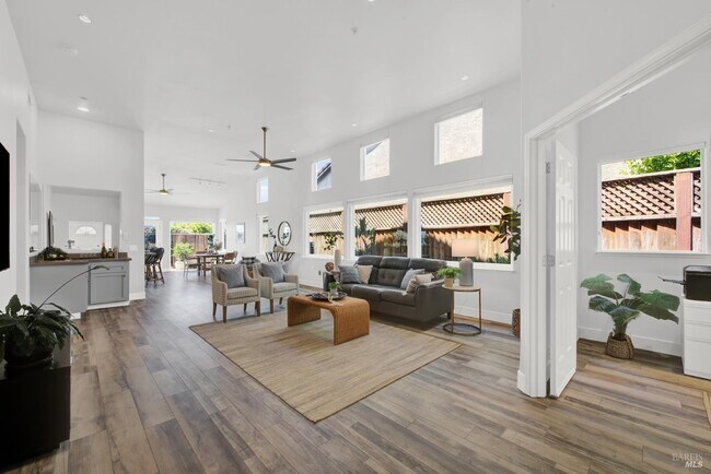 Building Photo - 25 Sea Breeze Ct