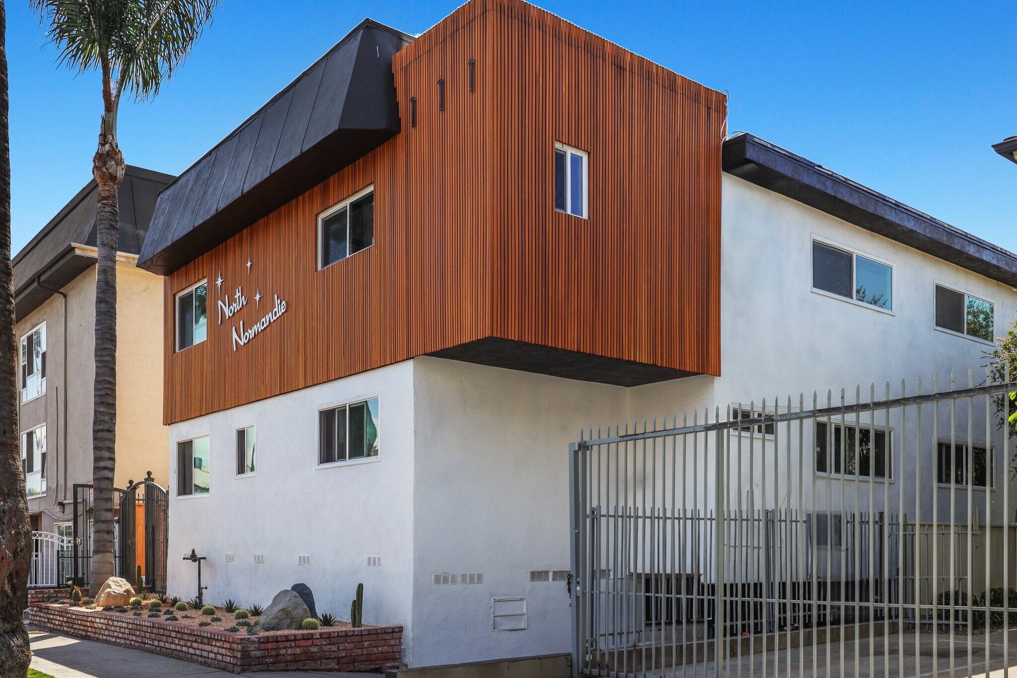 Building Photo - 111 N Normandie Ave