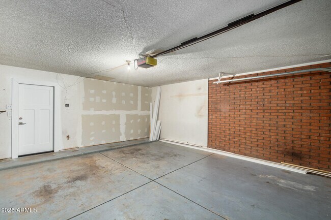 Building Photo - 5038 E Winchcomb Dr