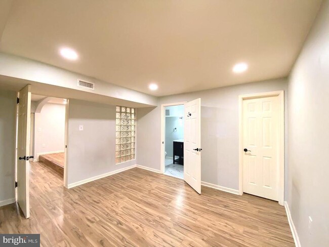 Building Photo - 618 Shropshire Dr