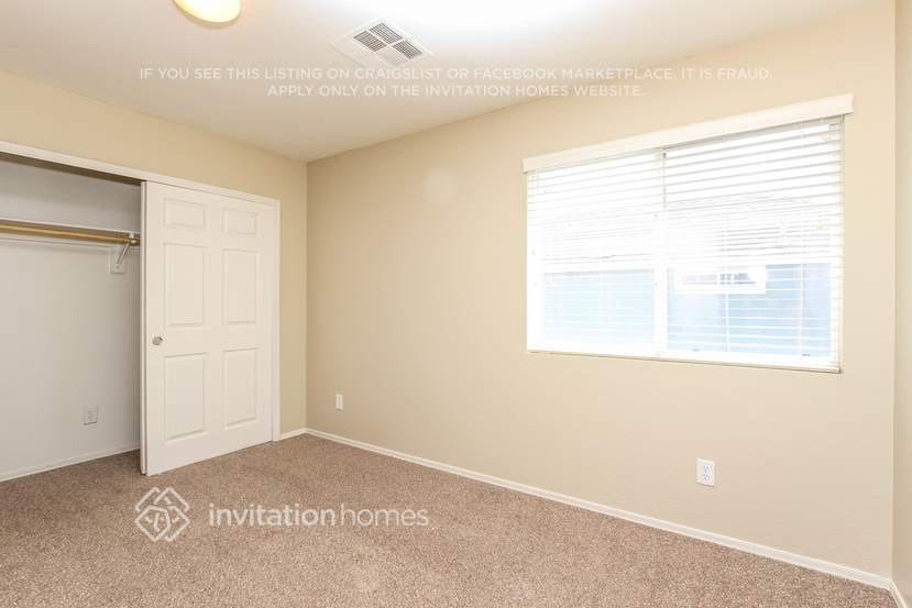Building Photo - 11747 N 148th Ave