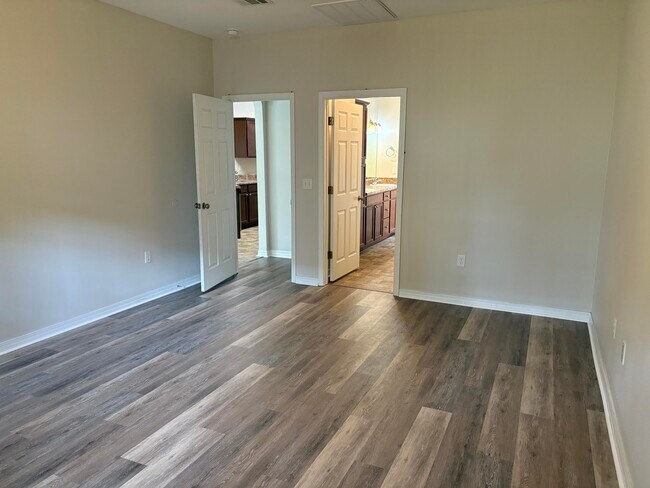 Building Photo - 214 Ladue Ave