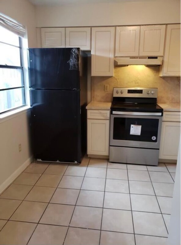 Building Photo - 1704 W Braker Ln