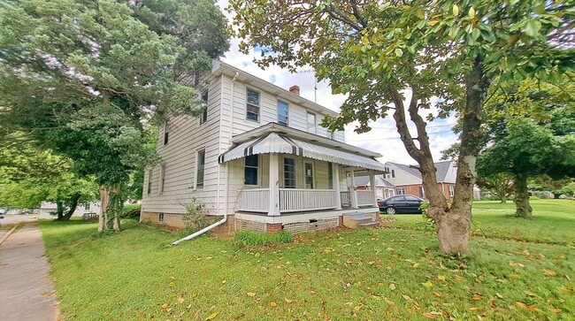 Building Photo - 3 Bed / 1 Bath Single Family Home