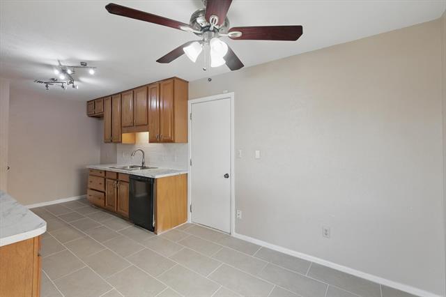 Building Photo - 2925 Portales Dr