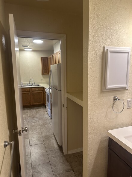 Building Photo - 9810 Walnut Ln