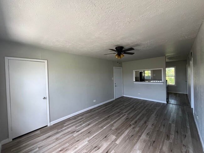 Building Photo - Second Story One Bedroom with Water Paid