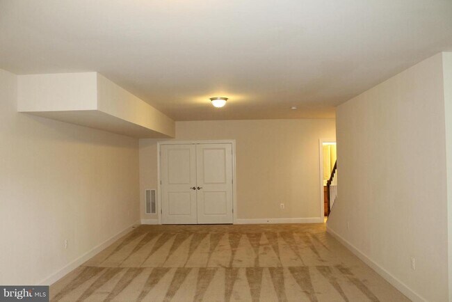Building Photo - 10665 Hinton Wy