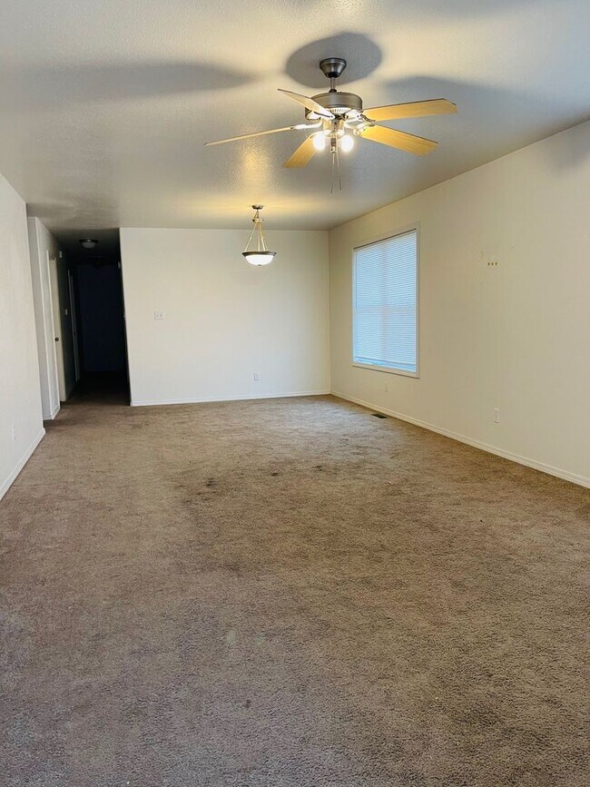 Building Photo - Great Duplex