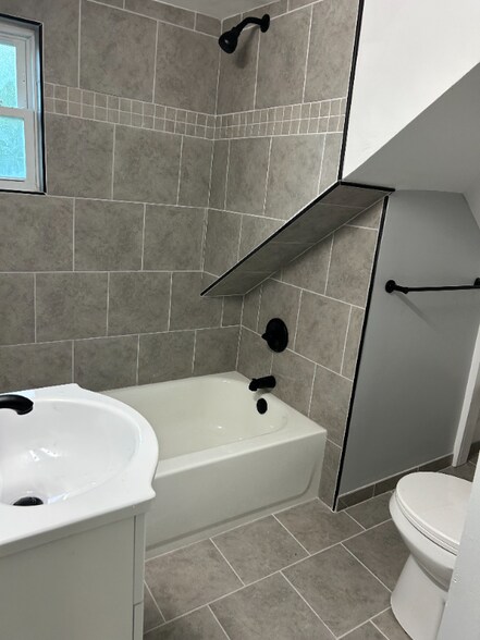 Building Photo - 603 Benham St