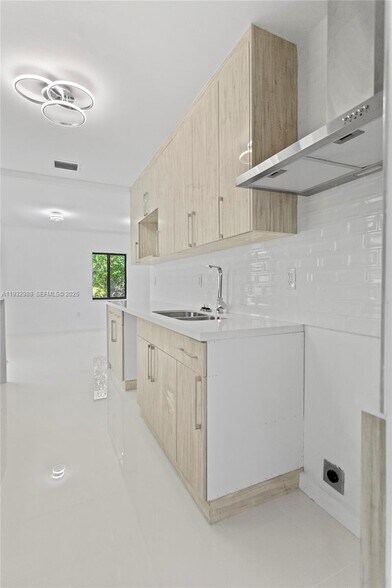 Building Photo - 1640 NE 183rd St