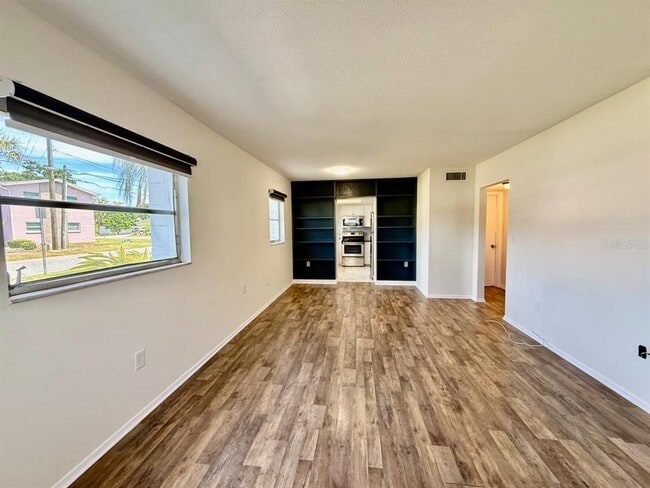 Building Photo - 3460 32nd Ave N