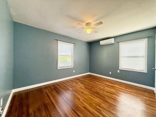 Building Photo - 3 Bedroom 1 bath single story home with solar!