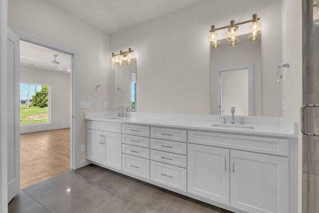 Building Photo - Amazing New Construction in North Nashville!